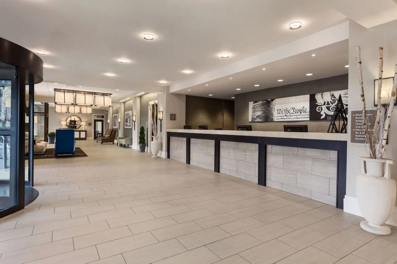 Wyndham Philadelphia Historic District — rooms and atmosphere