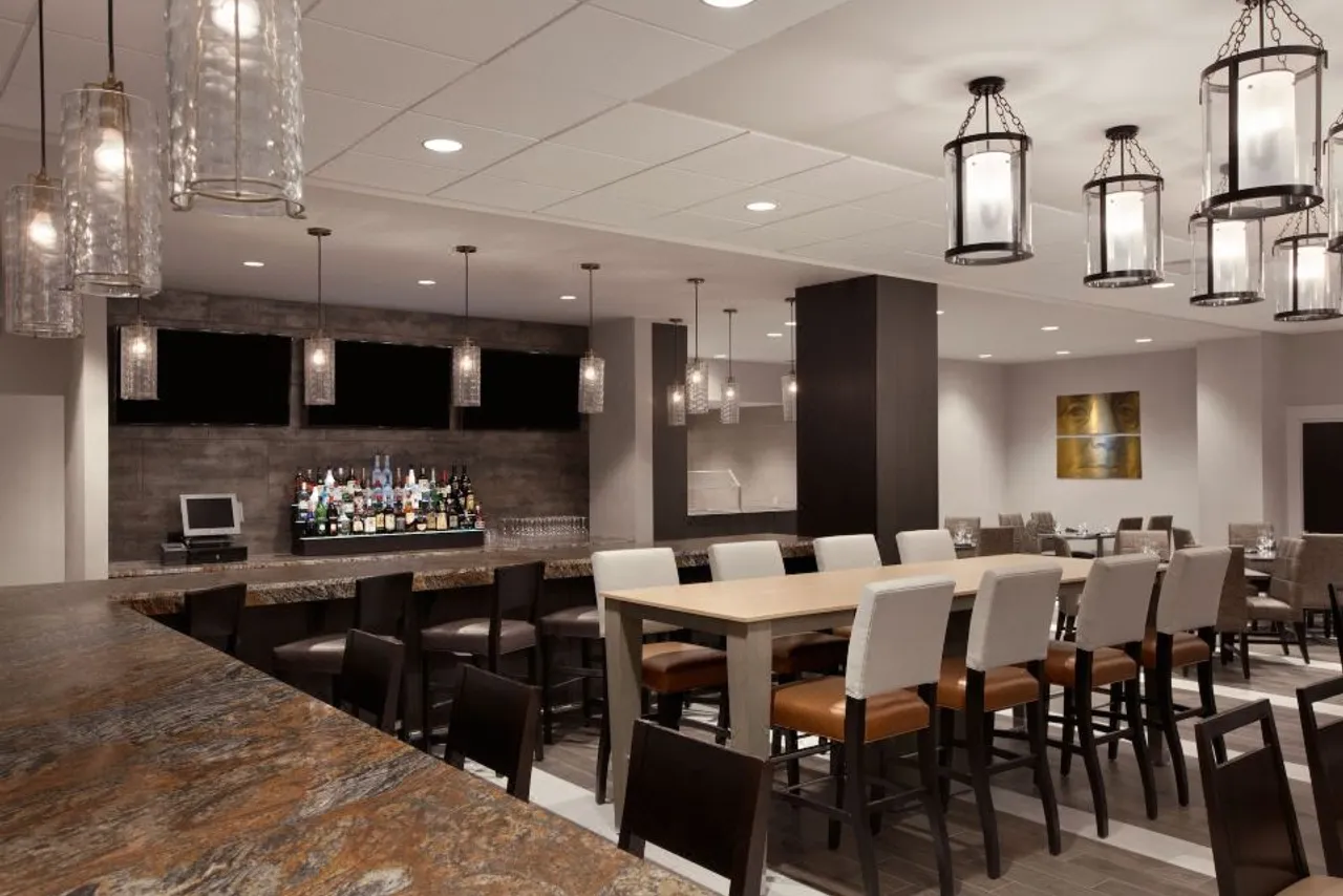 Wyndham Philadelphia Historic District — rooms and atmosphere
