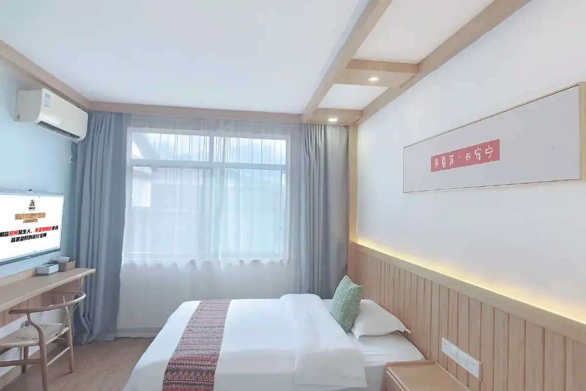 Xiao Wu Ding Inn Zhangjiajie — rooms and atmosphere