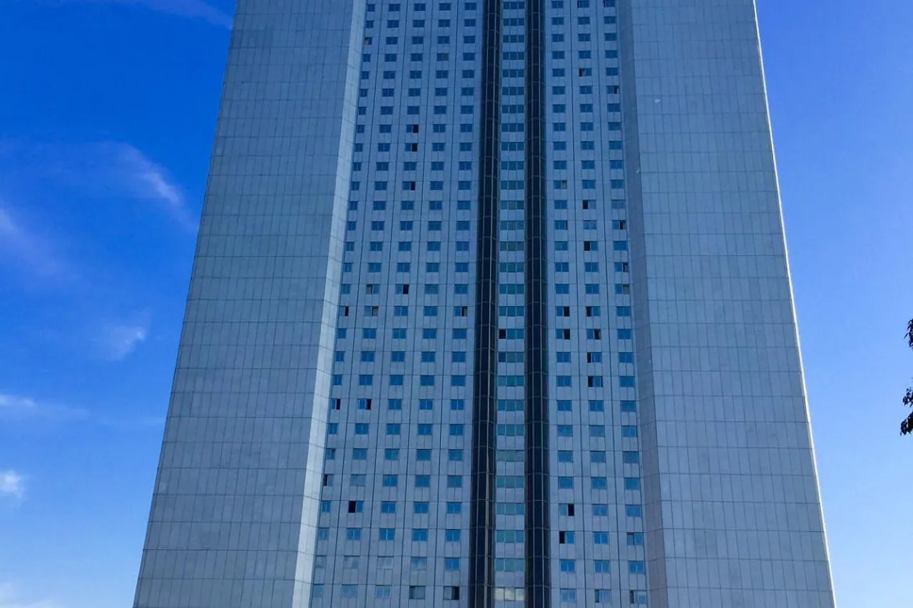 Yanggakdo International Hotel — rooms and atmosphere