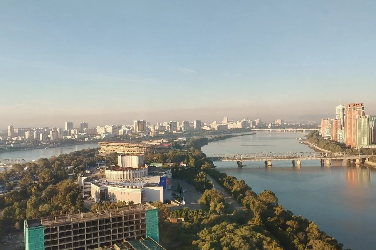 Yanggakdo International Hotel — rooms and atmosphere