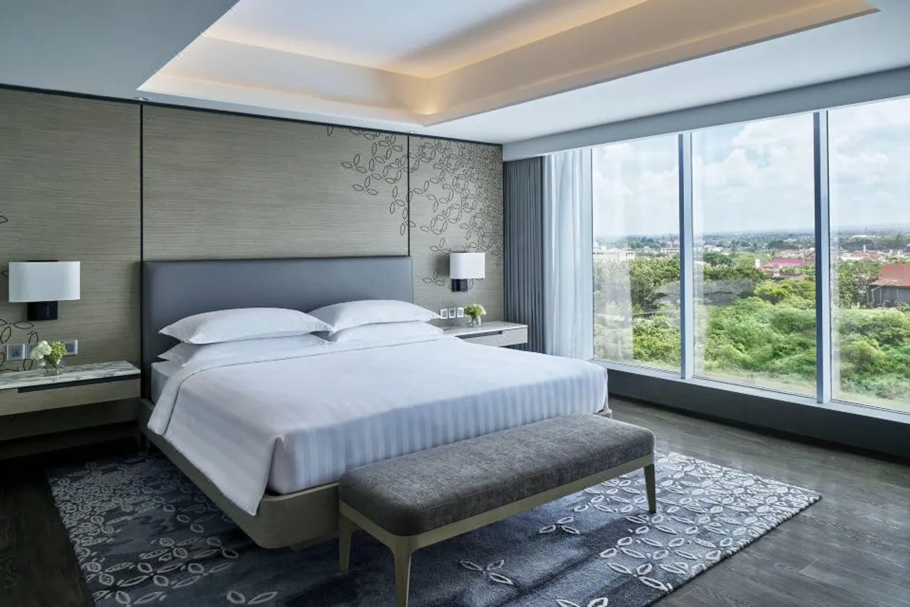 Yogyakarta Marriott Hotel — rooms and atmosphere