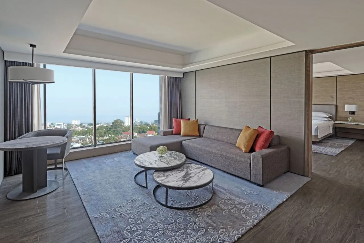 Yogyakarta Marriott Hotel — rooms and atmosphere