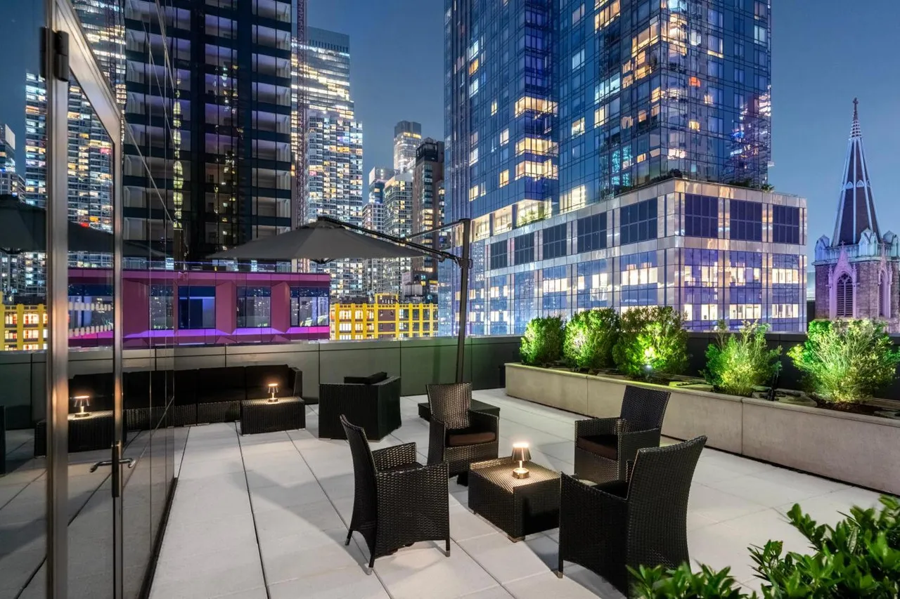 YOTEL New York — rooms and atmosphere