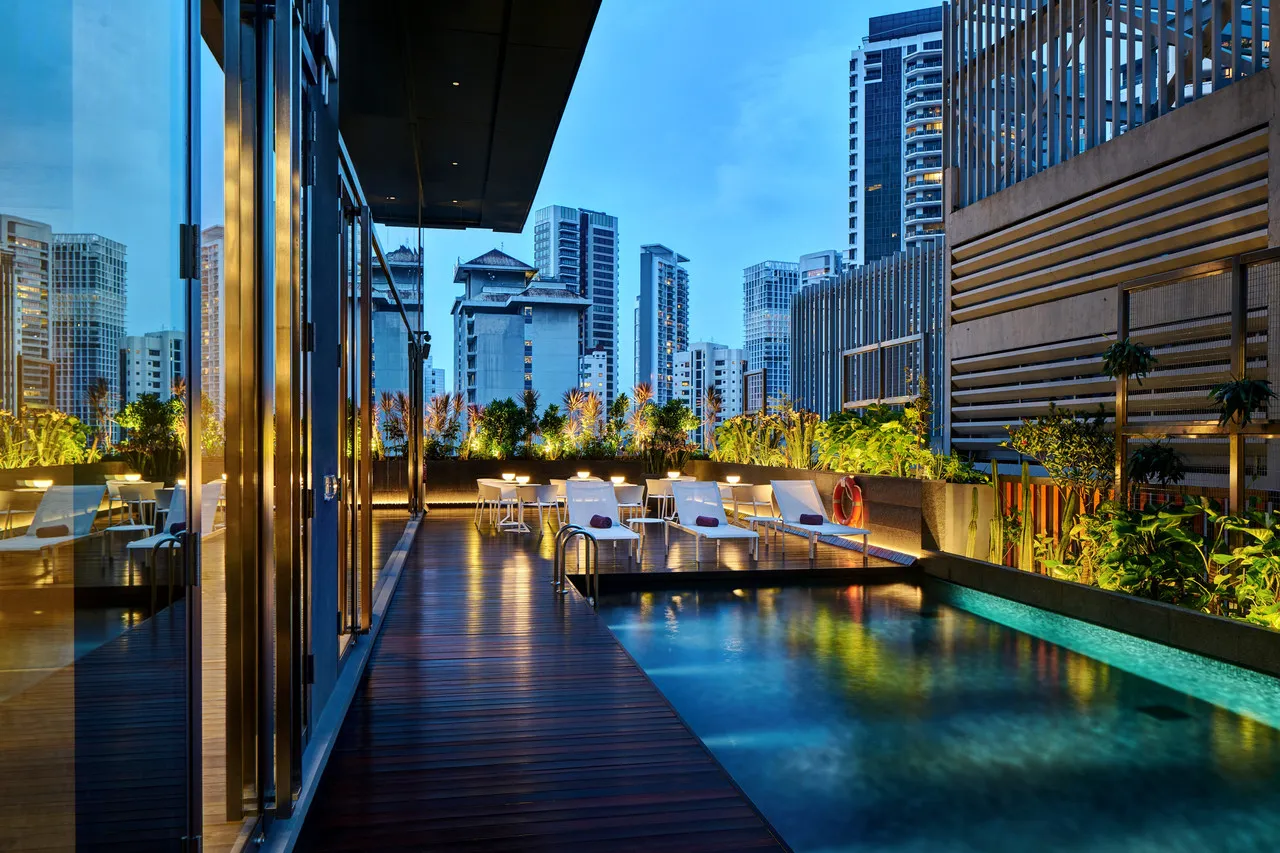 YOTEL Singapore Orchard Road — rooms and atmosphere
