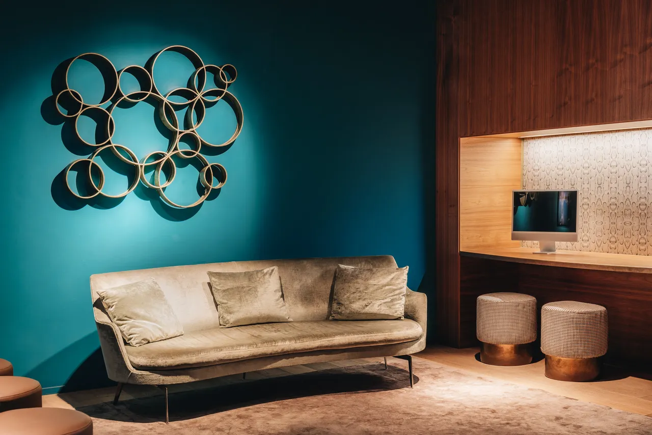 Yurbban Trafalgar Hotel — rooms and atmosphere