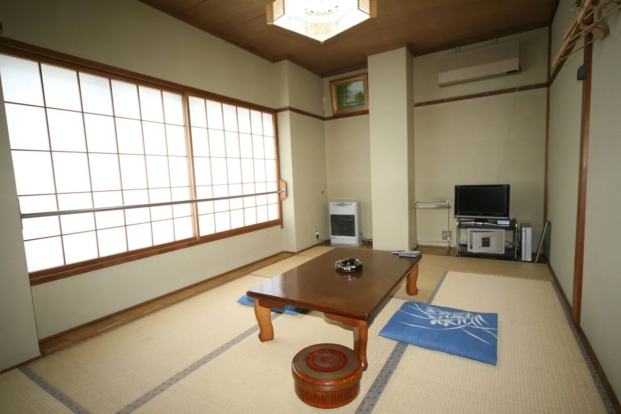 Yuzawa Ski House — rooms and atmosphere