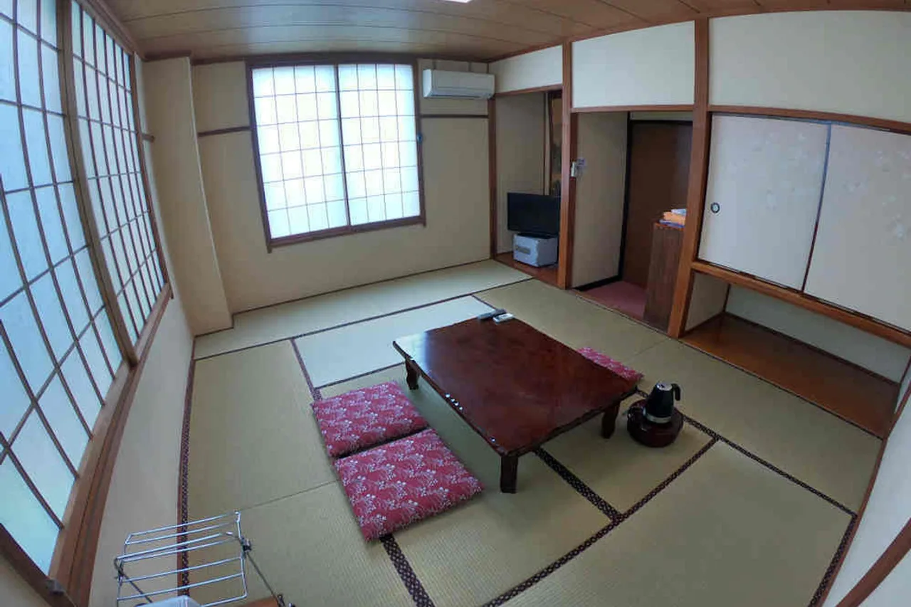 Yuzawa Ski House — rooms and atmosphere