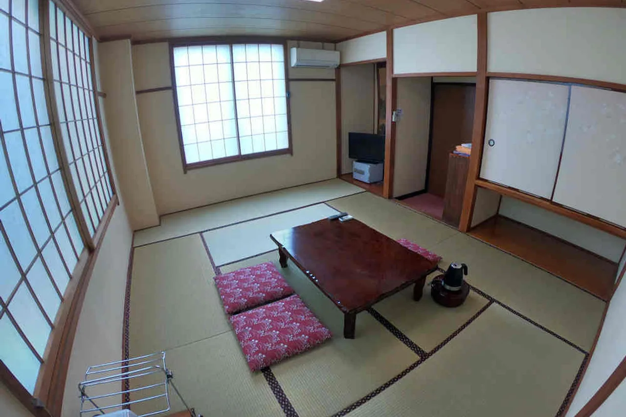 Yuzawa Ski House — rooms and atmosphere