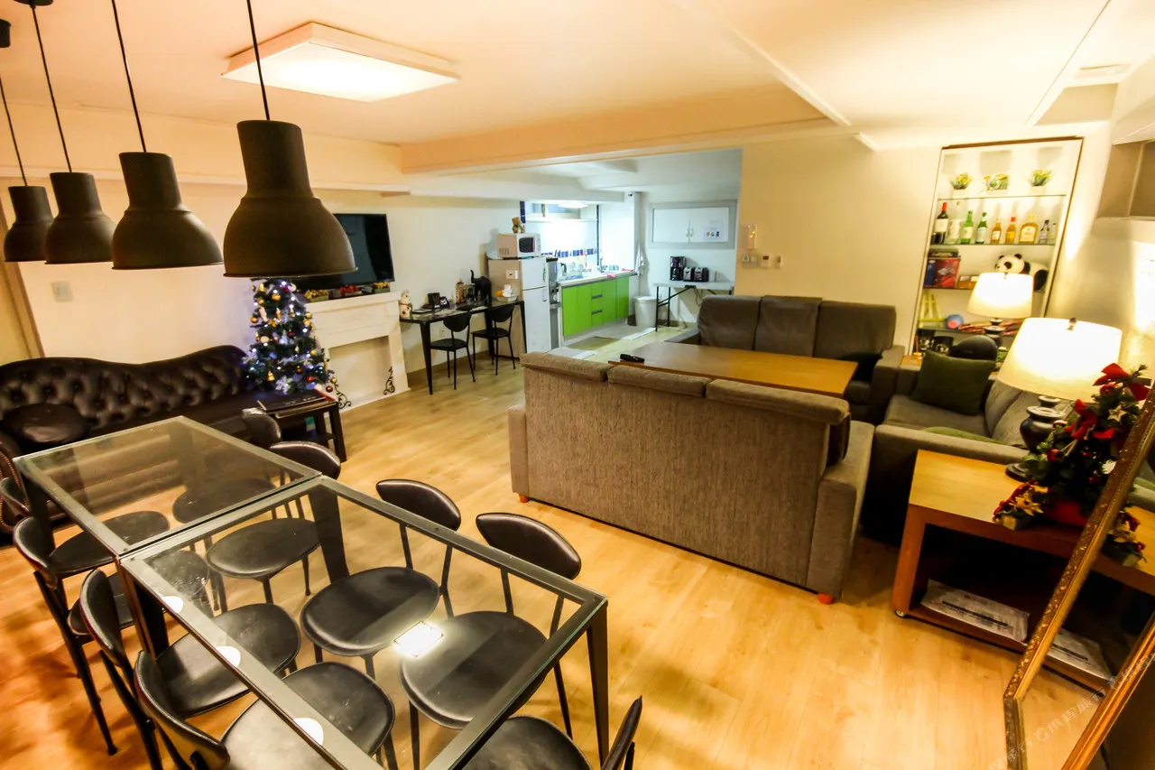 Zaza Backpackers Hostel — rooms and atmosphere