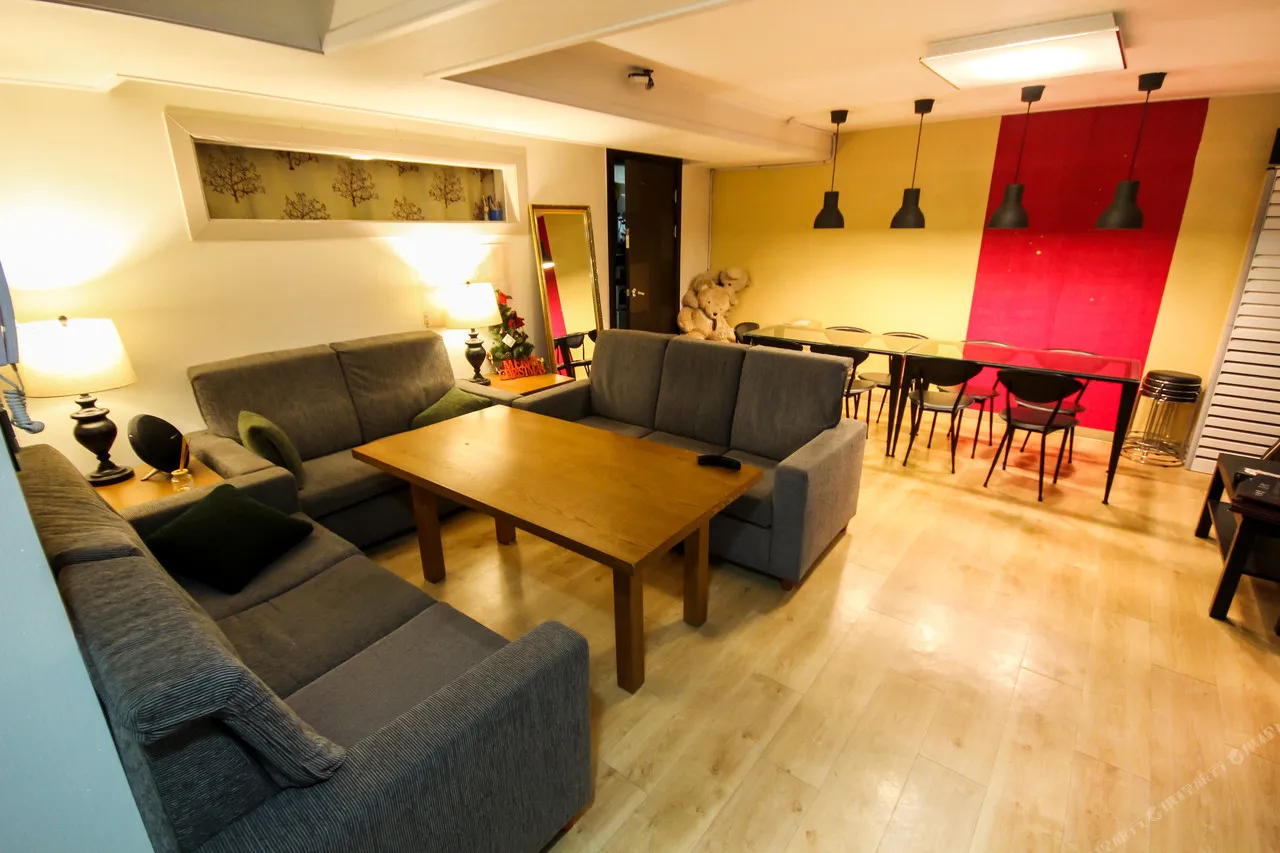 Zaza Backpackers Hostel — rooms and atmosphere