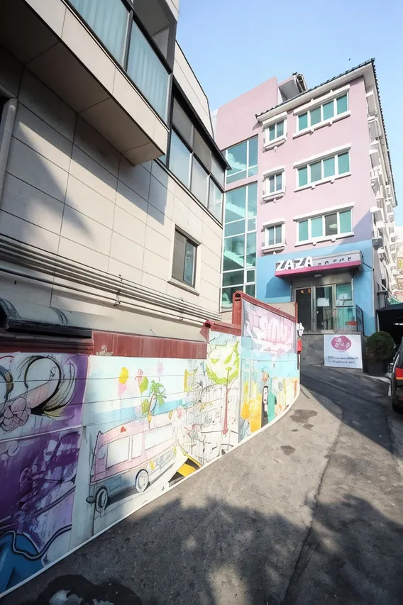 Zaza Backpackers Hostel — rooms and atmosphere