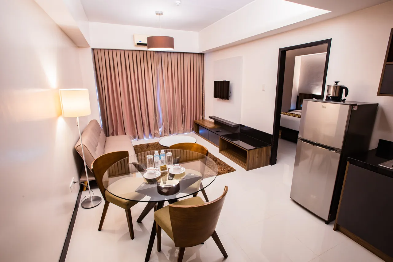Zerenity Hotel & Suites — rooms and atmosphere