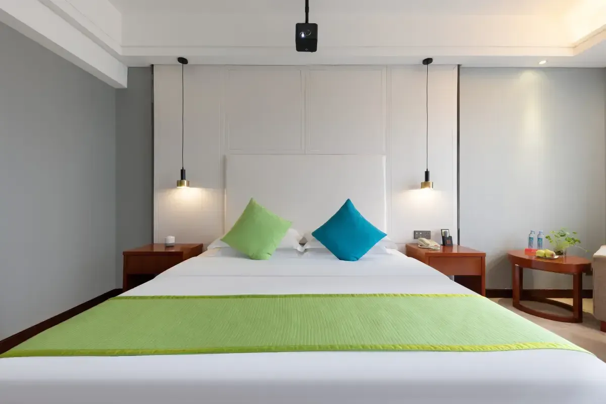 Zhangjiajie Huatian Hotel — rooms and atmosphere