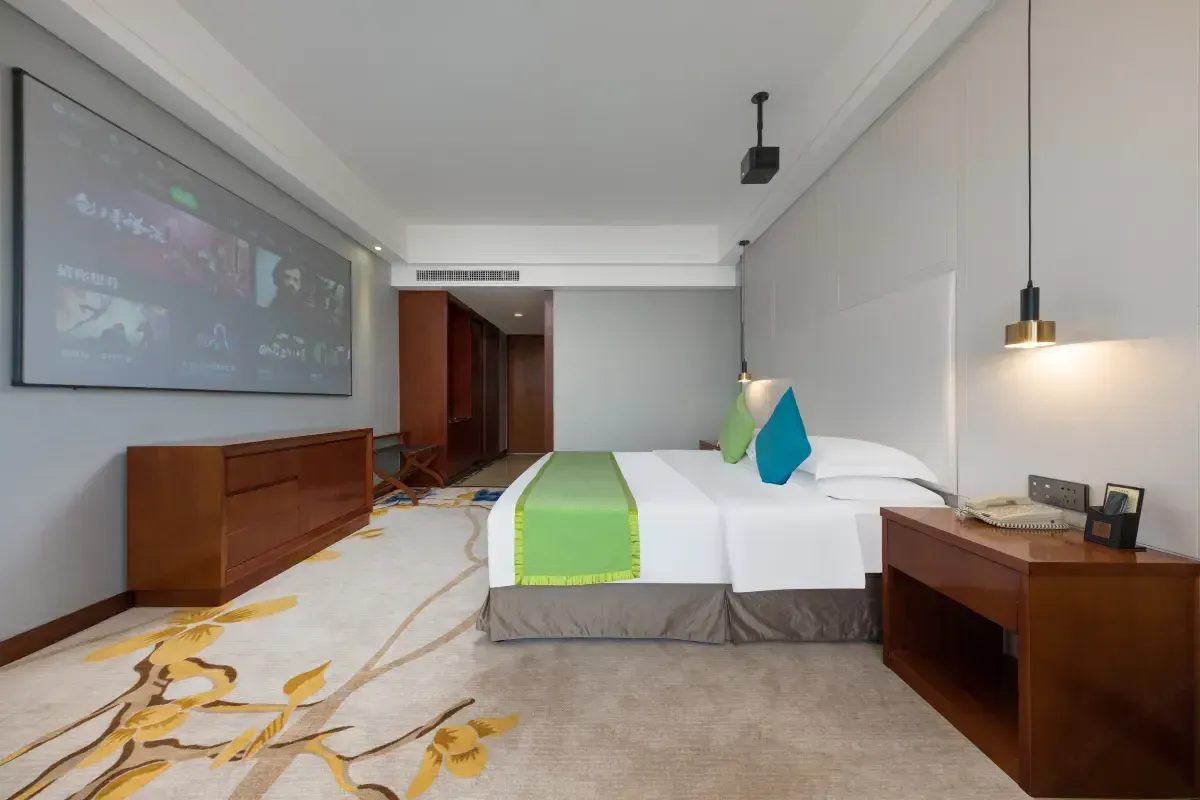 Zhangjiajie Huatian Hotel — rooms and atmosphere