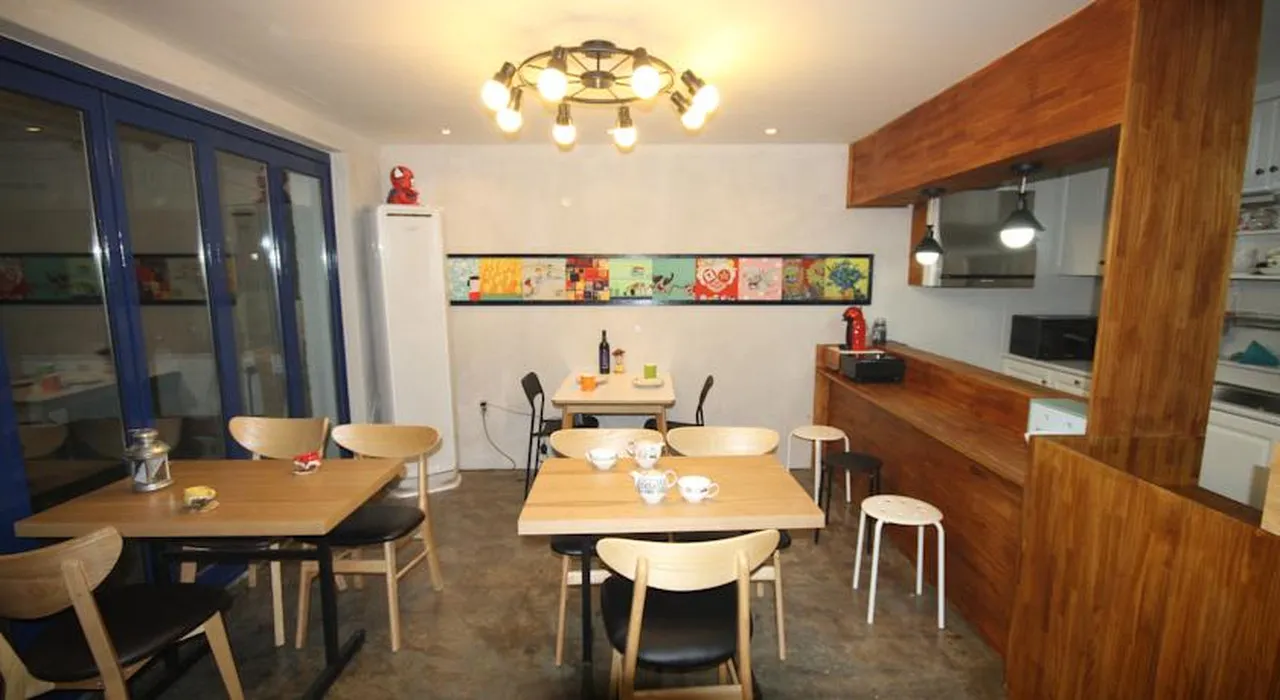 Zzzip Guesthouse Hongdae — rooms and atmosphere