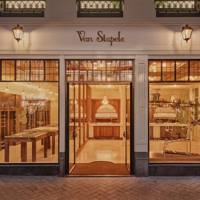 ฟาน สตาเปเลอ คุกเมเกอไรย์ (Van Stapele Koekmakerij) – คุกกี้ดาร์กช็อกโกแลตไส้ไวต์ช็อกโกแลต ในอัมสเตอร์ดัม