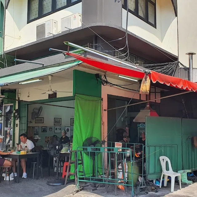 ร้านเจ๊ไฝ (Raan Jay Fai) – ไข่เจียวปู ในกรุงเทพฯ