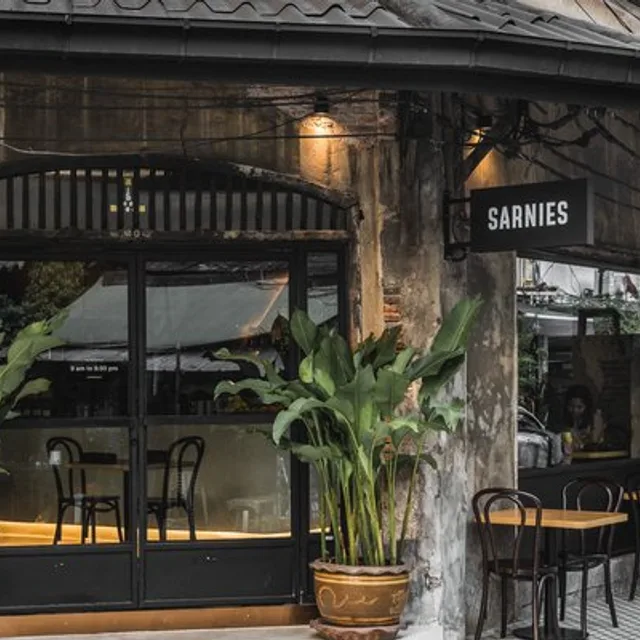 Sarnies Bangkok – CB&J บนซาวร์โดว์ ในกรุงเทพฯ