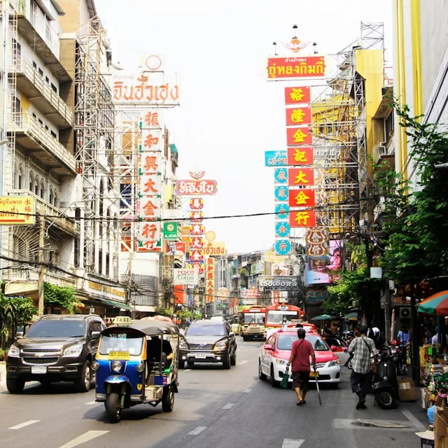 ทิพย์สมัย ผัดไทยประตูผี (Thipsamai) – ผัดไทยเส้นจันท์มันกุ้งห่อไข่ ในกรุงเทพฯ