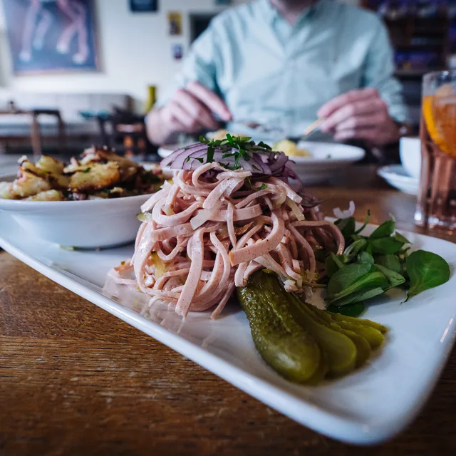 ชวาร์ซวัลด์ชตูเบิน (Schwarzwaldstuben) – ชนิตเซล (Schnitzel) ในเบอร์ลิน