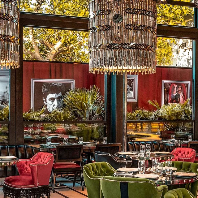 นุสเรต สเต๊กเฮาส์ (Nusr-Et Steakhouse) – Nusr-Et Special (หั่นและราดเนยที่โต๊ะ) ในอิสตันบูล