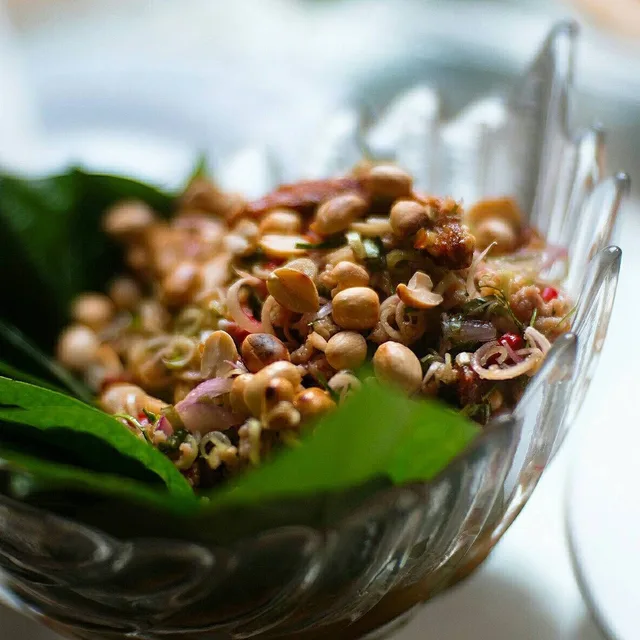 เดอะ เบอร์เดอส์ ลอดจ์ คาเฟ่ – ซุปทรัฟเฟิล ในเขาใหญ่