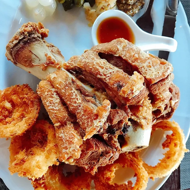 วินคอตโต้ (ไร่กรานมอนเต้) – Coq au Vin (ไก่ตุ๋นไวน์) ในเขาใหญ่