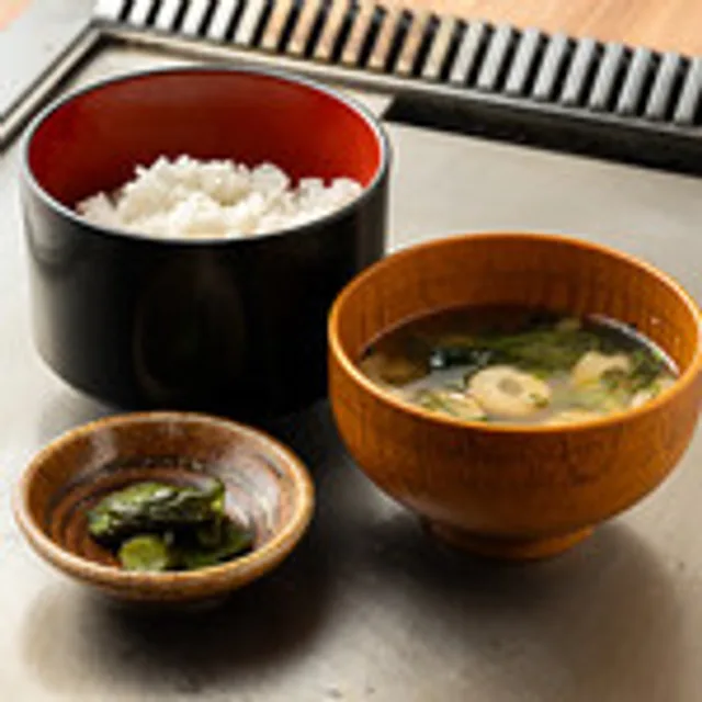 นิชิกิ วาราอิ (Nishiki Warai) – โอโคโนมิยากิย่างเตาเหล็กที่โต๊ะ ในเกียวโต