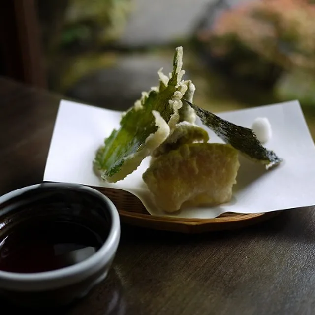 โอคุตัน นันเซนจิ (Okutan Nanzenji) – เต้าหู้งาดำ (goma-dofu) ในเกียวโต