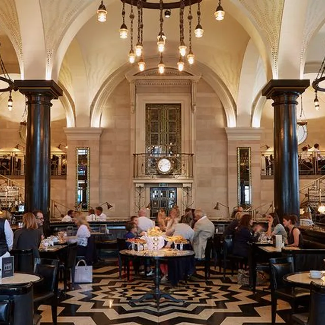 เดอะ วูลส์ลีย์ (The Wolseley) – Champagne Afternoon Tea ในลอนดอน