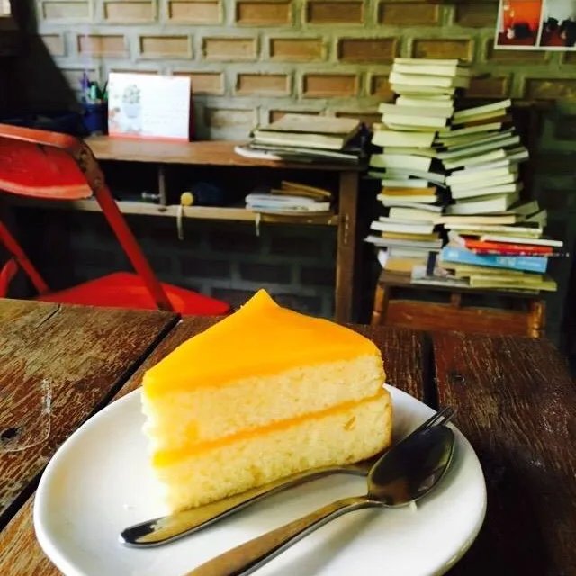 บ้านๆ น่านๆ ห้องสมุดและเกสต์โฮม – เค้กมะพร้าวอ่อน ในน่าน