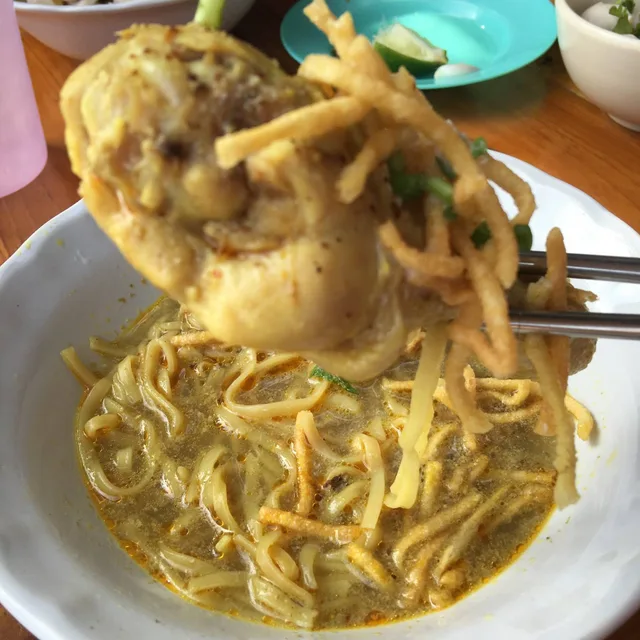 ข้าวซอยต้นน้ำ – ข้าวซอยไก่ ในน่าน