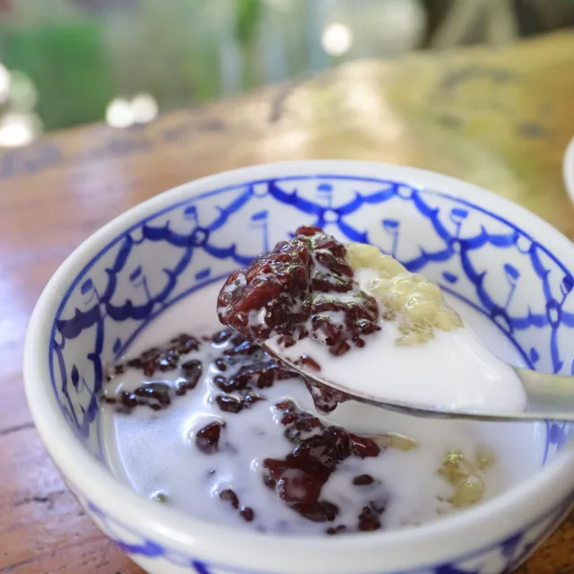 ของหวานป้านิ่ม – บัวลอยมะพร้าวอ่อนไข่หวาน ในน่าน