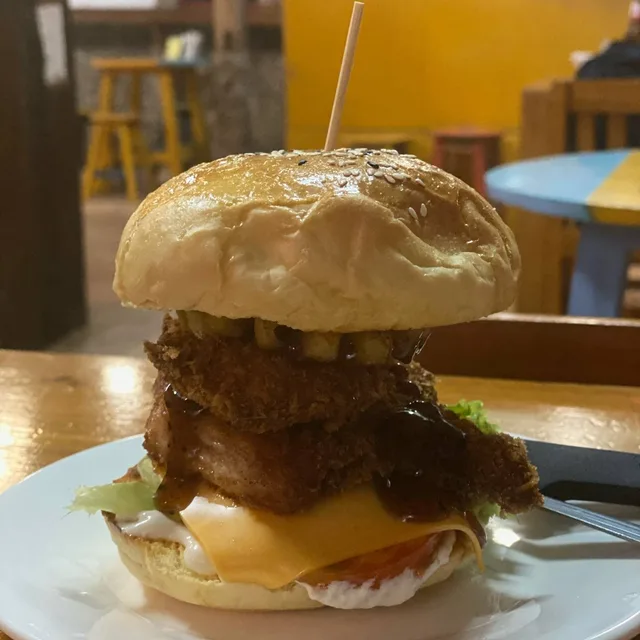 มายา เบอร์เกอร์ ควีน – Special Jumbo Queen Burger ในปาย