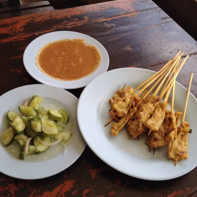 น้องเบียร์ – ข้าวซอยไก่ ในปาย