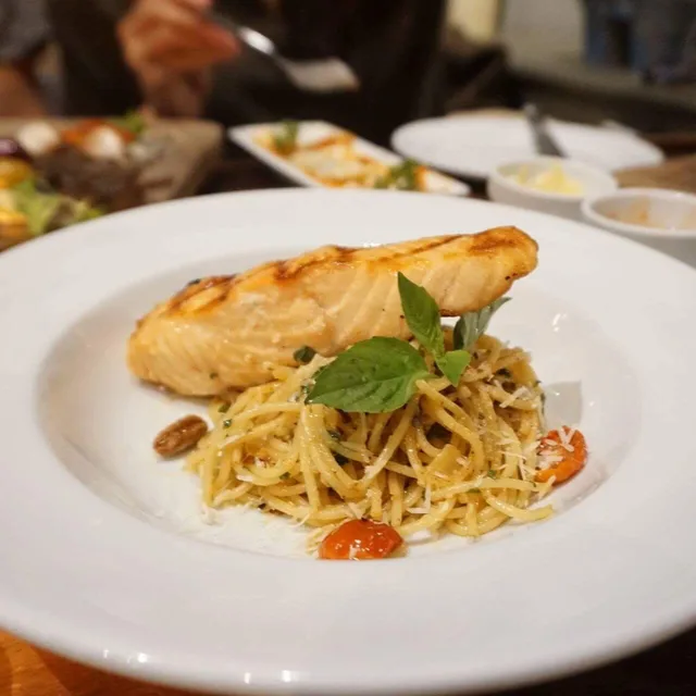 ซิลลูเอตต์ บาย เรเวอรี สยาม – แซลมอนแกงเหนือ (Northern Curry Salmon) ในปาย