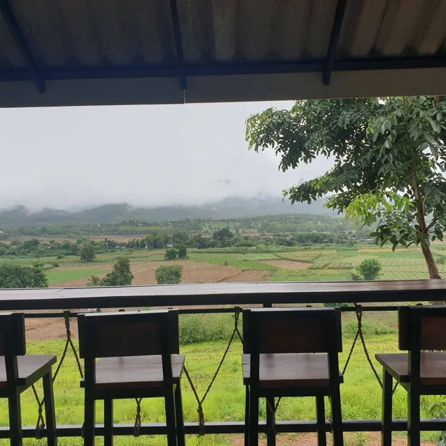 ทูฮัทส์ ปาย – ผัดกะเพรา ในปาย
