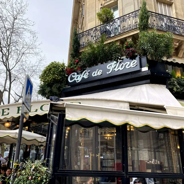 กาเฟ่ เดอ ฟลอร์ (Café de Flore) – ช็อกโกแลตร้อนสูตรร้าน ในปารีส