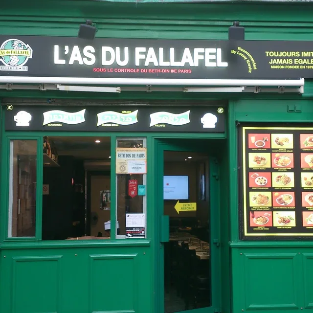 ลาส ดู ฟาลาเฟล (L'As du Fallafel) – ฟาลาเฟลสเปเชียล (พิตา + มะเขือม่วงทอด + ฮัมมูส) ในปารีส