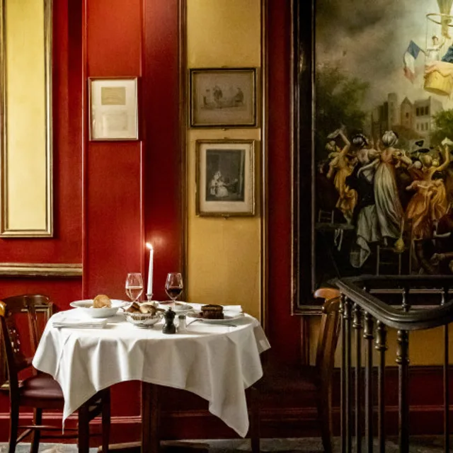 เลอ โปรกอป (Le Procope) – ก๊อกโอแว็ง (Coq au vin) ในปารีส