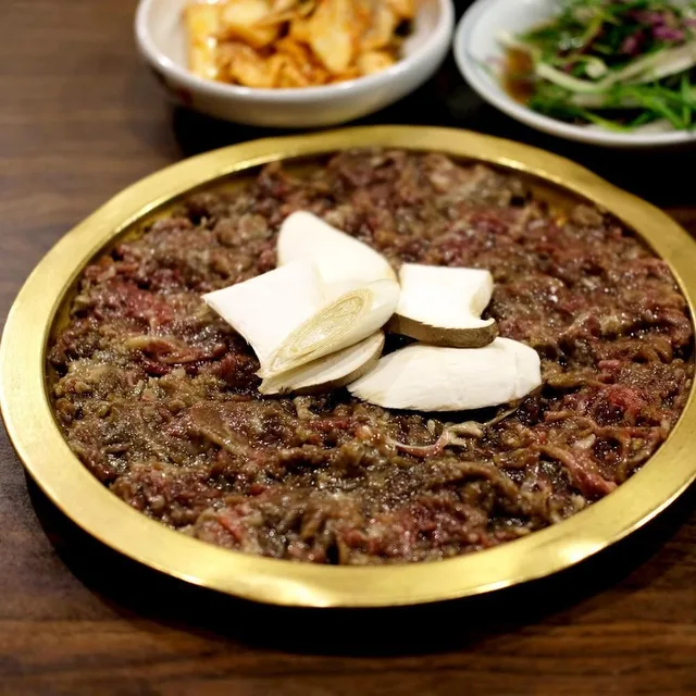 อูแรอ๊ก – บิบิมแนงมยอน (บะหมี่เย็นคลุก) ในโซล