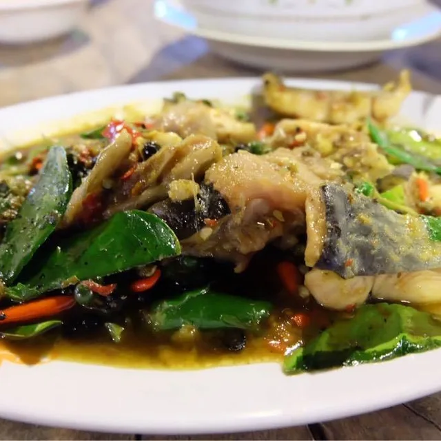 เฟื่องฟ้า ปลาแม่น้ำ – ทอดมันปลากราย ในสุโขทัย