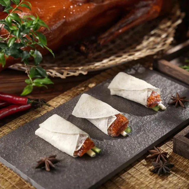 เลอ ปาเลส์ (頤宮) – เป็ดย่างหนังกรอบสไตล์กวางตุ้ง (Cherry Valley) ในไทเป