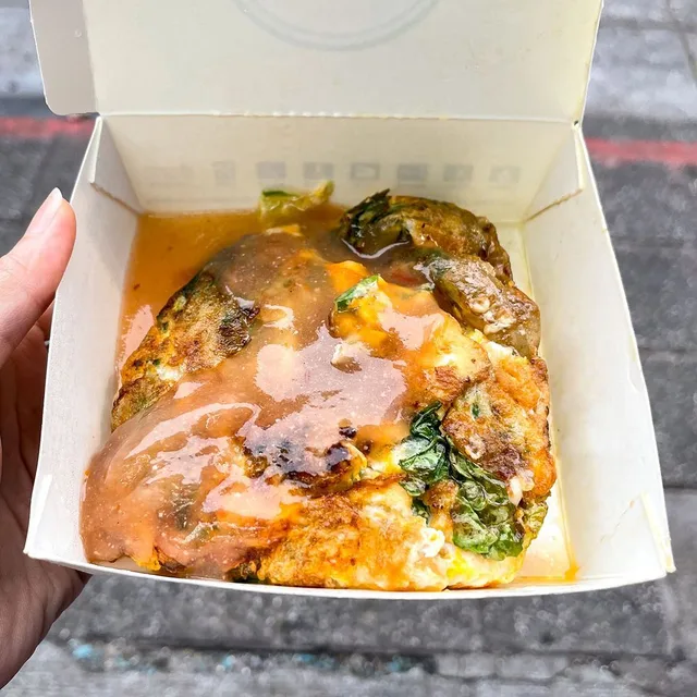 หอยทอดหยวนหวนเปียน (Yuan Huan Bian Oyster Omelette) – หอยนางรมทอดไข่ (蚵仔煎) ในไทเป