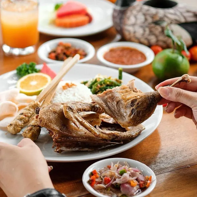 Bebek Bengil (Dirty Duck Diner) – เป็ดรมควัน (สั่งล่วงหน้า 1 วัน) ในอูบุด (บาหลี)