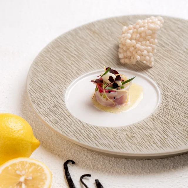 Mozaic Restaurant Gastronomique – เทสติงเมนูตามฤดู 6–8 คอร์ส ในอูบุด (บาหลี)