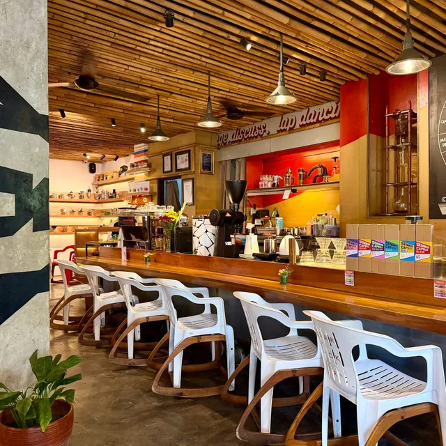 เซนิมัน คอฟฟี่ สตูดิโอ (Seniman Coffee Studio) – กาแฟซิงเกิลออริจินอินโดนีเซีย (คินตามณี/ฟลอเรส/โตราจา) ในอูบุด (บาหลี)