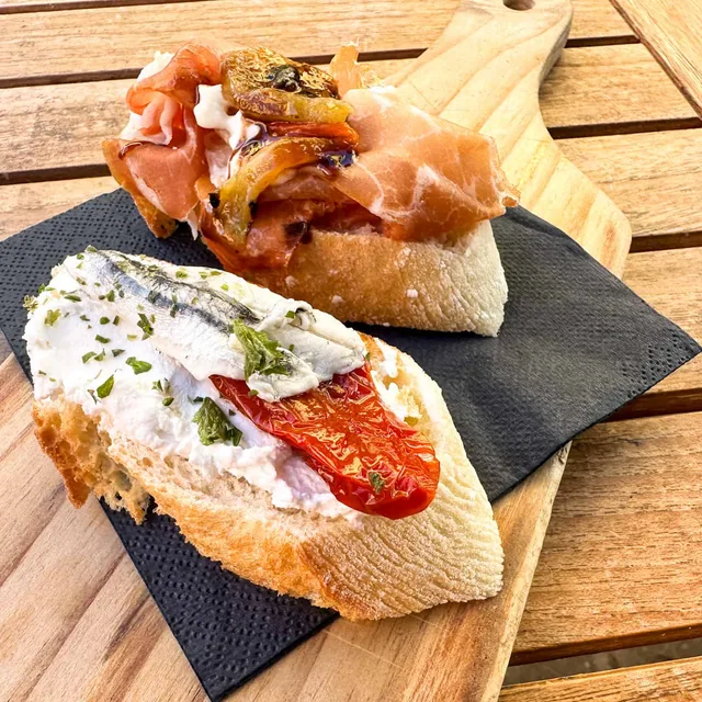 Cantine del Vino già Schiavi – Cicchetti ลาร์โดราดน้ำผึ้ง+ช็อกโกแลต ในเวนิส