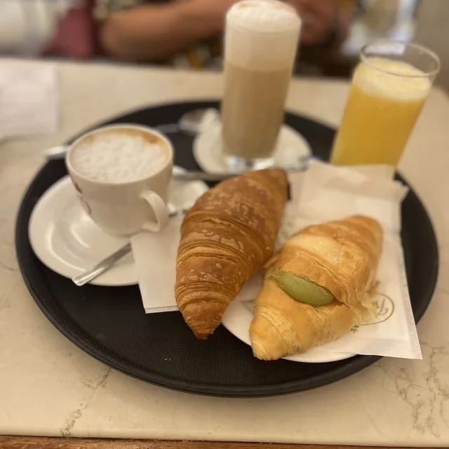 ปาสติชเชเรีย โรซา ซัลวา (Pasticceria Rosa Salva) – ไบโกลี (Baicoli) ในเวนิส